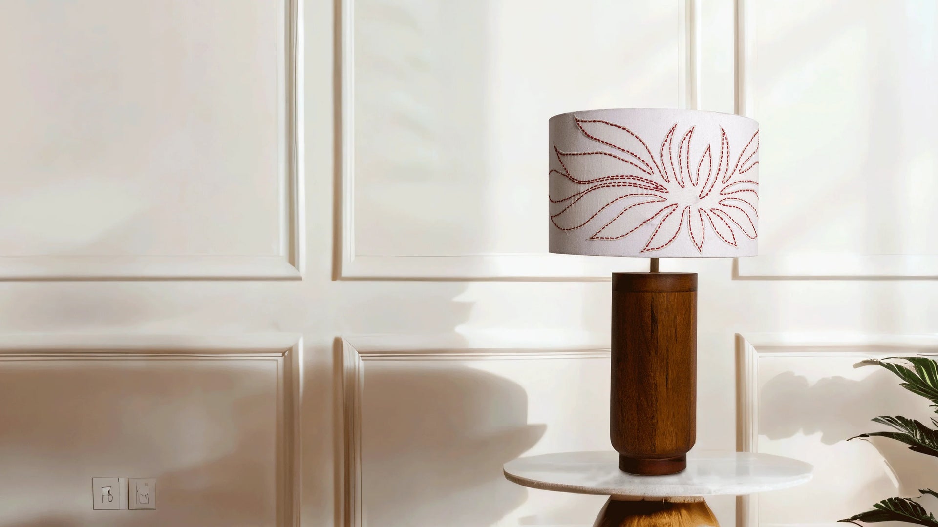 Gesu Table Lamp With Applique Shade